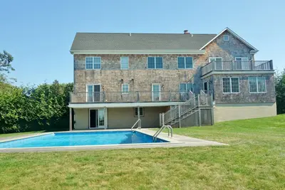 Image de Southampton 6br avec grande cour arrière et piscine - Marchez jusqu'à Shinnecock Hills Gc