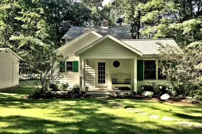 Image de Toute l'année Crystal Lake cottage, 4br récemment rénové / 1ba, w / plage semi-privée