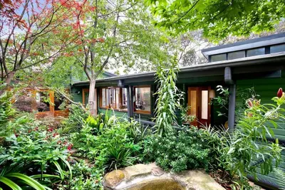 Image de The Black Cockatoo - Accueil privé et spacieux dans les cimes des arbres à proximité des magasins Katoomba