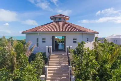 Image de Karana 3 Br Villa de luxe - Sur la plage - Vues sur l'océan - Prvt Pool - Serene & Natural