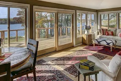 Image de North Fork Waterfront-Maison-Salle de bain privée séparée