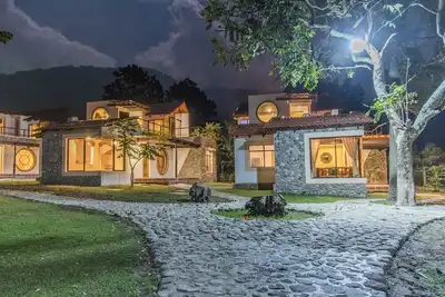 Image de Villa Jucanya, vue magnifique sur le lac, loin du bruit mais proche, 3 chambres.