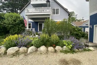Image de Grand Cottage côtier avec petite maison et vue sur la mer, intimité, silence.