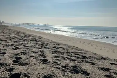 Image de Calme Belles étapes plage Condo à la plage, Nous sommes la meilleure affaire!