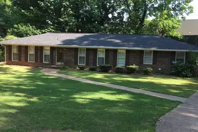 Image de Lehigh Place est une petite maison confortable à Douglasville