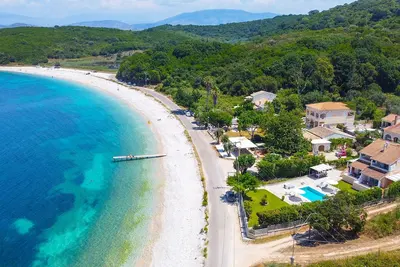 Image de Belle villa en bord de mer, Ă quelques pas de la mer cristalline.