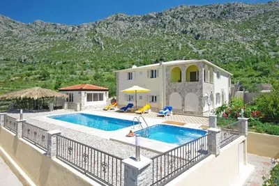Image de Villa avec piscine chauffée et jacuzzi dans l'oasis de paix et de calme