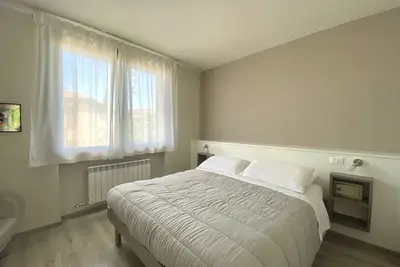 Image de Appartement spacieux de trois pièces Jolly équipé de tout le confort, avec balcon.