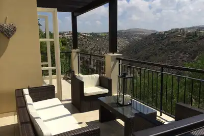 Image de Villa de luxe de 3 chambres, à 5 minutes de toutes les installations du complexe. A côté de la piscine.
