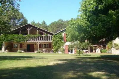 Image de Maison de caractère familiale pour 15 personnes dans parc privé de 220Ha.