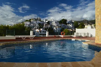 Image de 3 ch. 3 sdb. Fantastique terrasse! Emplacement! Vue sur mer, ville et montagnes