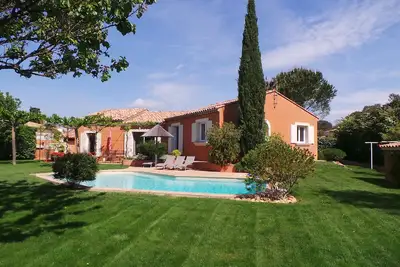 Image de Villa avec piscine au calme - Cadre verdoyant - Proche Hyères