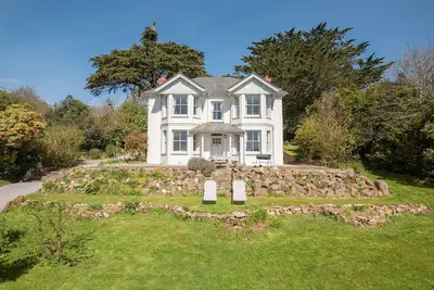 Image de Charmante maison victorienne avec vue panoramique sur le village, à proximité des plages