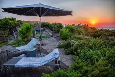 Image de maison sur la plage à quelques mètres de la belle plage de Badesi