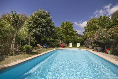 Image de Piscine chauffée sécurisée, appartement climatisé dans villa à  800 m de la mer