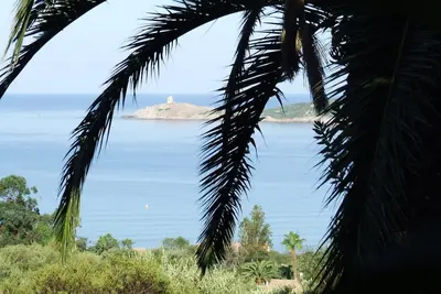 Image de appartement rez de jardin dans résidence a 10mn a pied de la plage du Pero