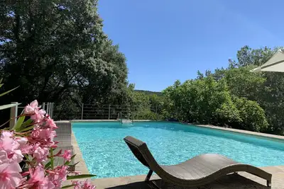 Image de Propriété avec tennis, piscine, parc, calme, Wifi