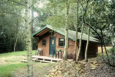 Image de Five Pines - chalet boisé paisible et isolé à Surrey Hills
