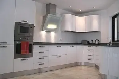 Image de Superbe villa privée - Emplacement privilégié, plage de 4 minutes, vue sur la mer, Wifi, barbecue, A / C