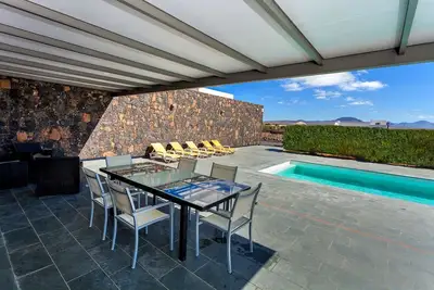 Image de Kinegua M3. Maison de design. 3 chambres. 6 personnes. . Wifi. piscine climatizadada
