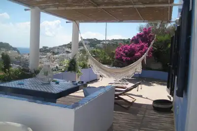 Image de Italie - Ponza Villa avec grande terrasse équipée. Vue imprenable sur la mer