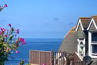 Image de Magnifique maison de vacances en bord de mer; Près de la plage avec vue imprenable sur la mer