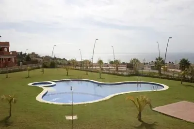 Image de Bel appartement à 500 m de la plage avec jardin privé et vue mer