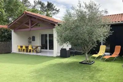 Image de Maison 7 personnes proche du lac, piscine, idéal pour familles.