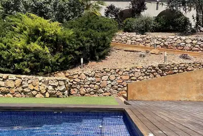 Image de Maison à Vallirana (17 Km de Barcelone) avec une vue imprenable sur la montagne