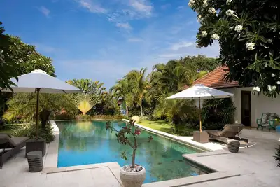 Image de Villa privée bien entretenue - au milieu d'un jardin tropical et directement en bord de mer