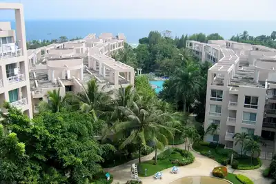Image de Généreux appartement de vacances à Hua Hin avec le centre et à droite de la plage