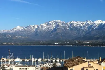 Image de Appartement 93m² climatisé  6 couchages, vue baie Calvi, citadelle et montagne.