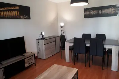 Image de T2 refait à neuf avec grand balcon