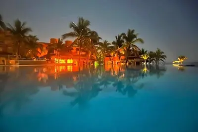 Image de Villa de luxe en bord de mer, vue imprenable sur l'océan, couchers de soleil et piscine à débordement