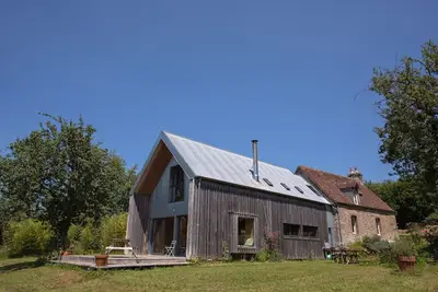 Image de En pleine Campagne Normande charmante maison d'Architecte en bois.