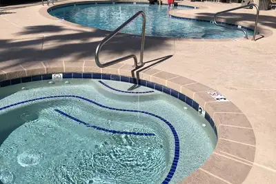 Image de Étage principal; 2 chambres; 2 salles de bain avec vue sur le paysage marin