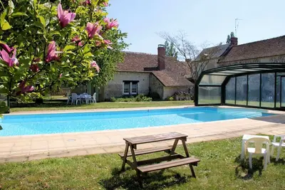 Image de Gite haut de gamme en Val de Loire à Avon les Roches pour 20 à 25 personnes