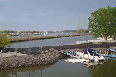 Image de #B - Bord de mer de construction plus récente avec quai et terrasse fabuleuse (8 personnes)