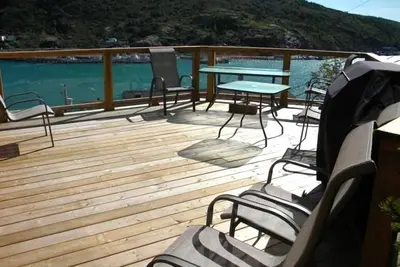 Vues fabuleuses de l'océan et le port au coeur de Saint- Johns