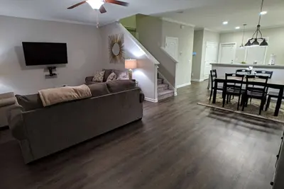 Image de Toute nouvelle maison de ville de luxe près de l'aéroport, Savannah, Géorgie. , Shopping, et bonne nourriture!