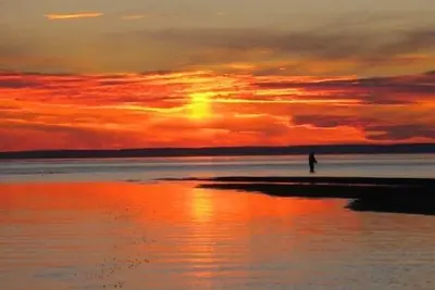 Image de Location de cabane avec vue sur le lac Supérieur, Grottes de glace, Motoneige, Canoë