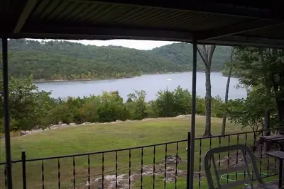 Image de Lake Front Vacation Home Situé sur Table Rock Lake