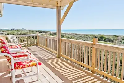 Image de Panorama De L'OCÉAN: Front de mer, maison confortable et accueillante pour les animaux de compagnie avec une vue magnifique sur l'océan