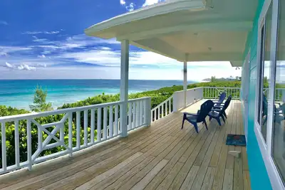 Image de 4 lits, 4 bains! Vue sur l'océan Chaque chambre! Belle nouvelle maison sur une plage à couper le souffle