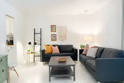 Image de Proche de tout / propre / calme / parfait pour les petites familles / 3br 2. 5ba