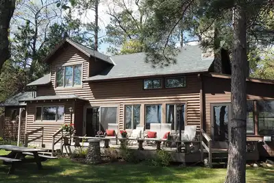 Image de Cabine Familiale Sur Le Lac INFÉRIEUR De Whitefish! Proche Croisse! Sleeps 10 Nouveau Ctrl A / C!