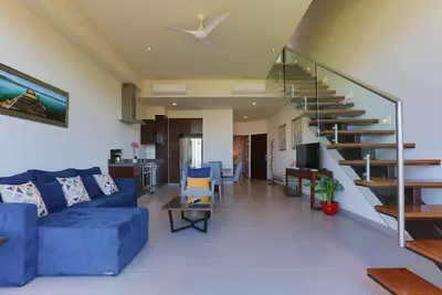 Image de Nouveau Loft de luxe 1 chambre avec jardin sur le toit privé et vue latérale sur le port de plaisance