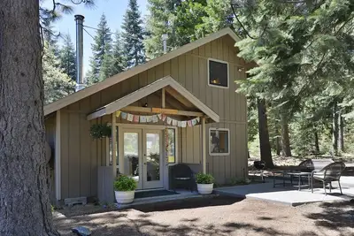 Image de Escapade privée sur les beaux boisés 2 hectares avec maison moderne Proche du centre-ville