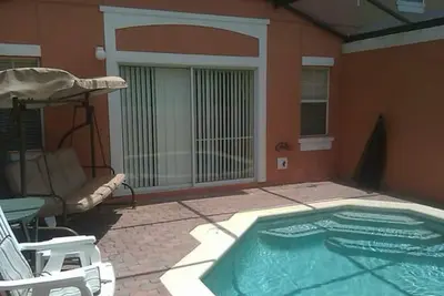 Image de Maison de ville avec piscine, à 15 minutes de Disney World