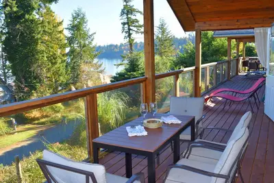 Image de Vue sur la mer * Large Deck * Beach * Woodstove